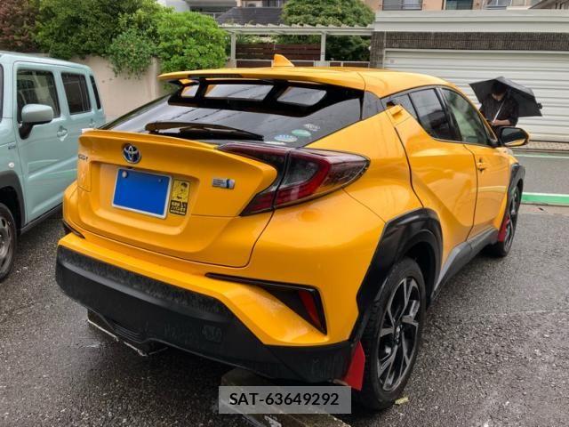 Toyota C-HR 2017-02 7250123-1