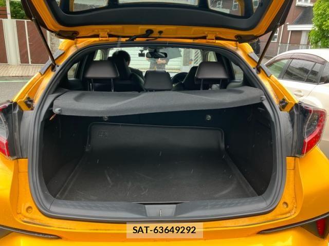 Toyota C-HR 2017-02 7250123-23