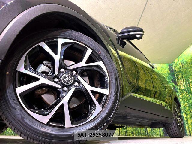 Toyota C-HR 2018-02 7271687-12