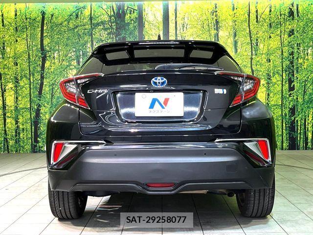 Toyota C-HR 2018-02 7271687-14