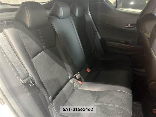 Toyota C-HR 2022-08 7271688-9