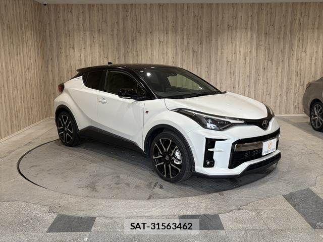Toyota C-HR 2022-08 7271688-16