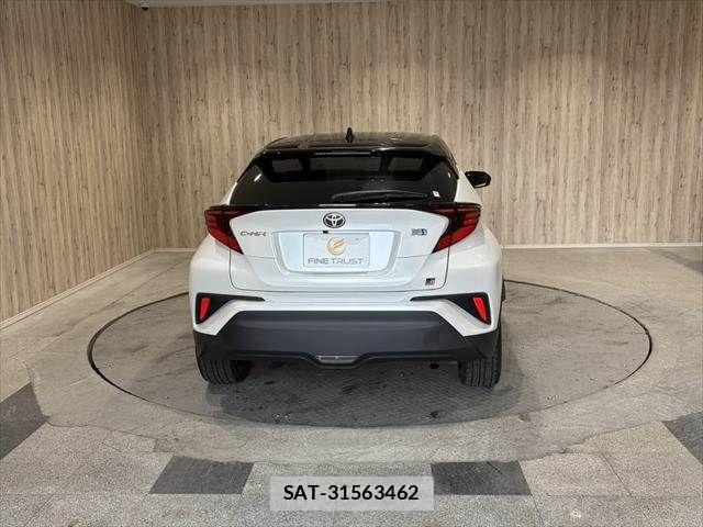 Toyota C-HR 2022-08 7271688-19