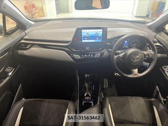Toyota C-HR 2022-08 7271688-2