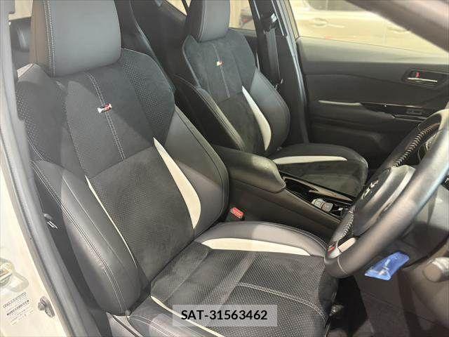 Toyota C-HR 2022-08 7271688-8