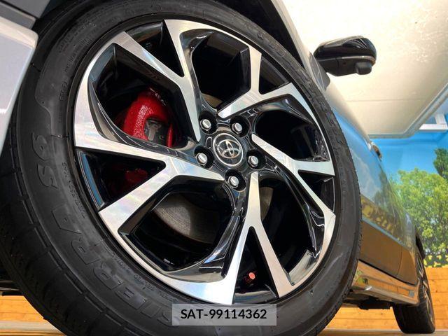 Toyota C-HR 2017-11 7326179-12