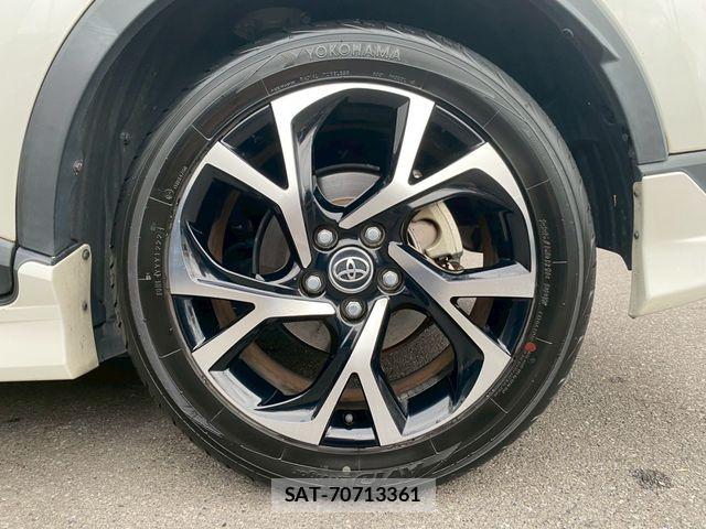 Toyota C-HR 2017-06 7326172-28