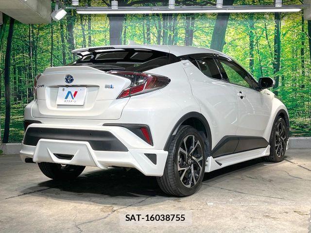 Toyota C-HR 2017-09 7326174-16