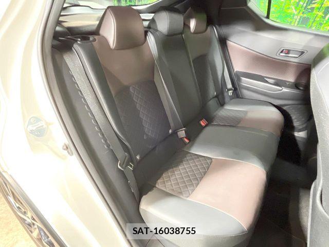 Toyota C-HR 2017-09 7326174-8