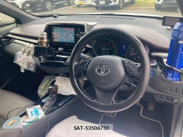 Toyota C-HR 2017-11 7326186-11