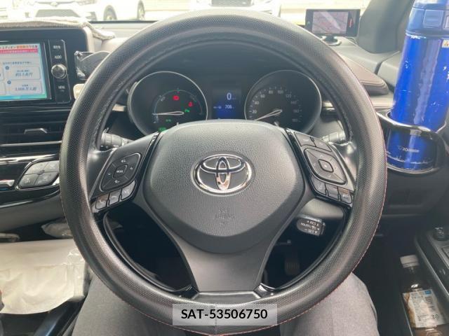Toyota C-HR 2017-11 7326186-12
