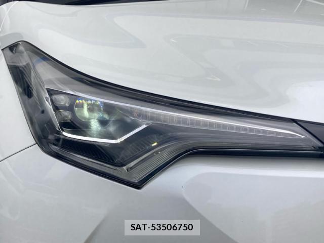 Toyota C-HR 2017-11 7326186-25
