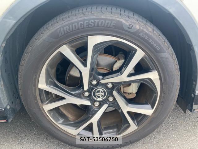 Toyota C-HR 2017-11 7326186-5