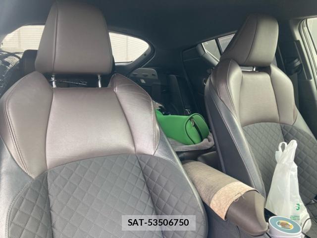 Toyota C-HR 2017-11 7326186-7