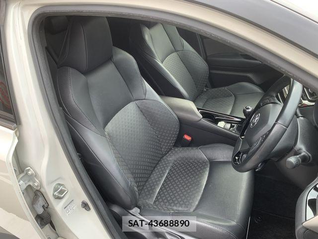 Toyota C-HR 2019-11 7326159-11