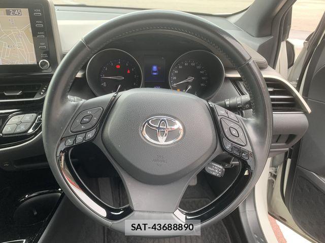 Toyota C-HR 2019-11 7326159-17