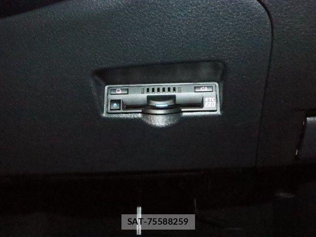 Toyota C-HR 2021-08 7326157-16