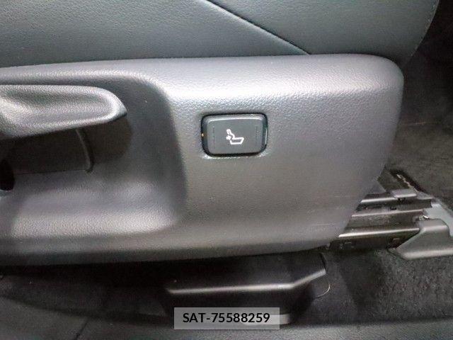 Toyota C-HR 2021-08 7326157-4