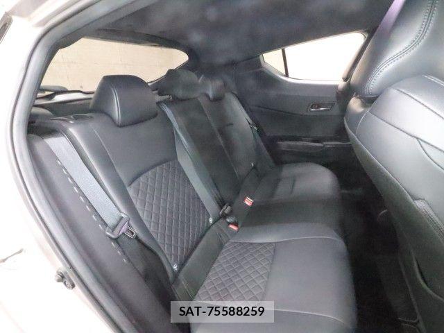Toyota C-HR 2021-08 7326157-5