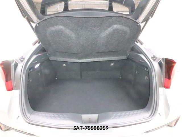 Toyota C-HR 2021-08 7326157-8