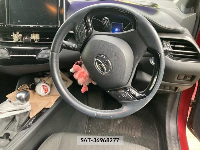 Toyota C-HR 2017-04 7357141-13