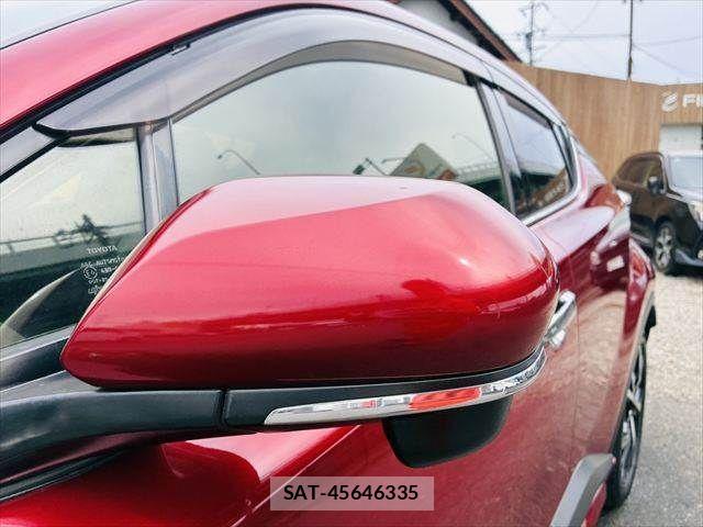 Toyota C-HR 2017-11 7357145-25
