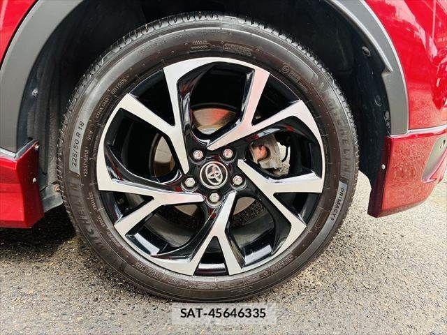 Toyota C-HR 2017-11 7357145-28