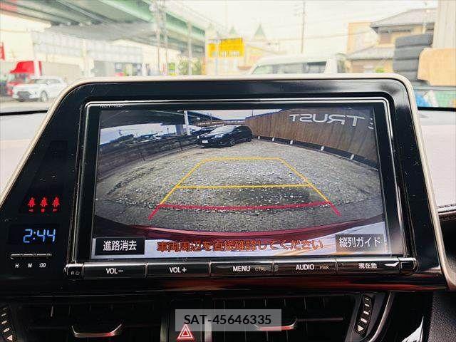 Toyota C-HR 2017-11 7357145-5