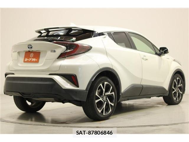 Toyota C-HR 2017-02 7357143-11