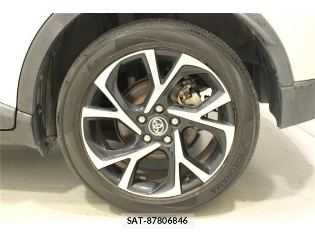 Toyota C-HR 2017-02 7357143-23