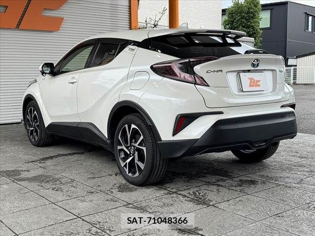 Toyota C-HR 2017-06 7357144-14