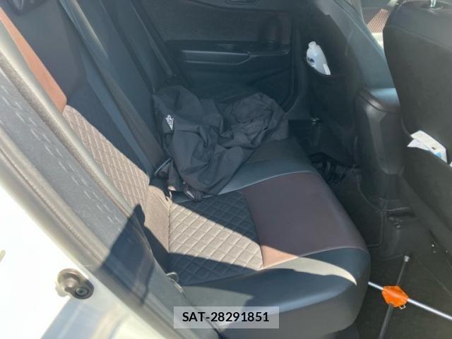 Toyota C-HR 2018-09 7453447-17