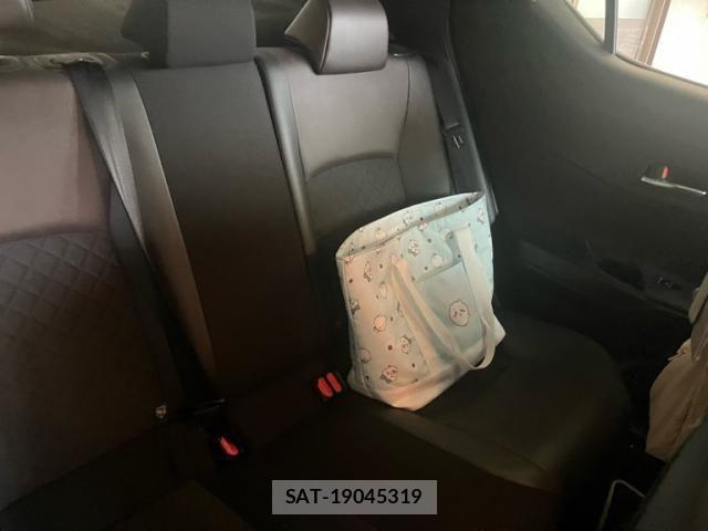 Toyota C-HR 2018-01 7453445-10
