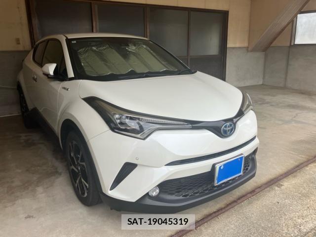 Toyota C-HR 2018-01 7453445-1