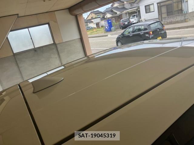 Toyota C-HR 2018-01 7453445-3