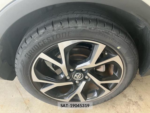 Toyota C-HR 2018-01 7453445-6