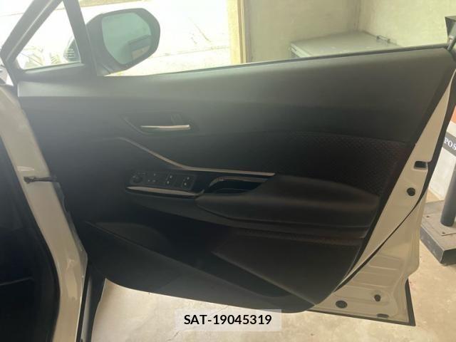 Toyota C-HR 2018-01 7453445-8