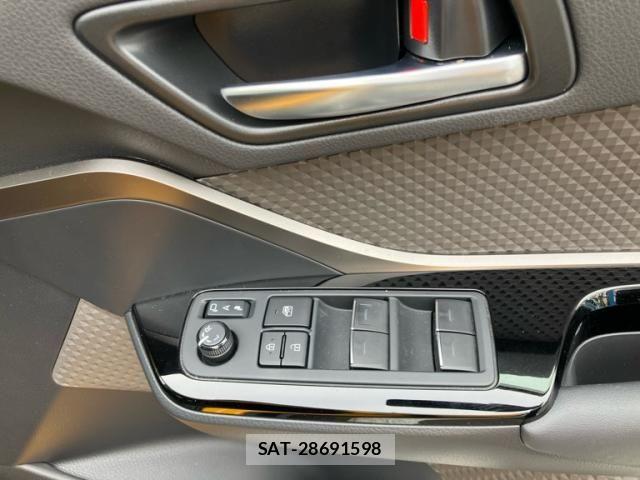 Toyota C-HR 2023-06 7453414-15