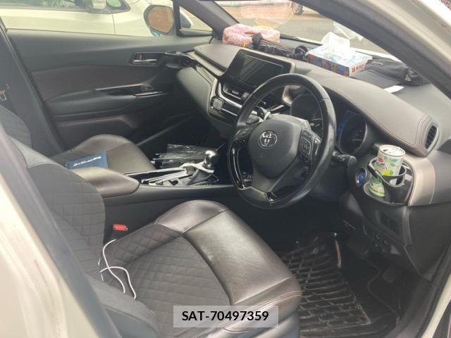 Toyota C-HR 2018-03 7453444-11