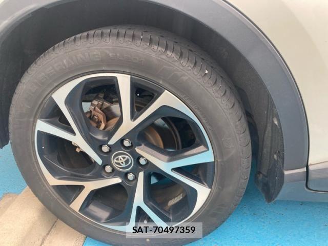 Toyota C-HR 2018-03 7453444-5