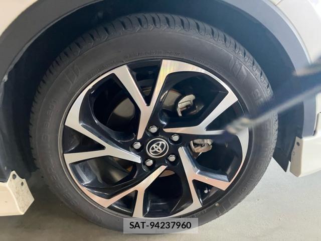 Toyota C-HR 2018-08 7499894-4