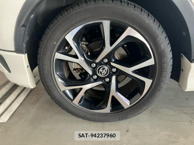 Toyota C-HR 2018-08 7499894-5