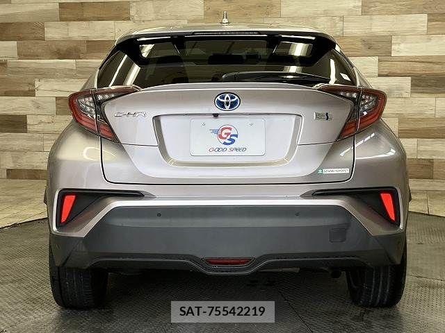 Toyota C-HR 2018-05 7499884-14