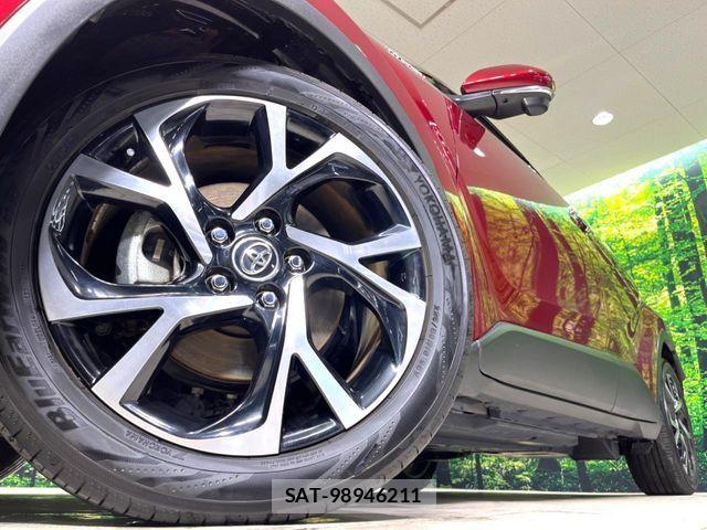 Toyota C-HR 2017-11 7561938-12