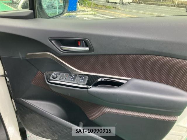 Toyota C-HR 2018-06 7615503-12