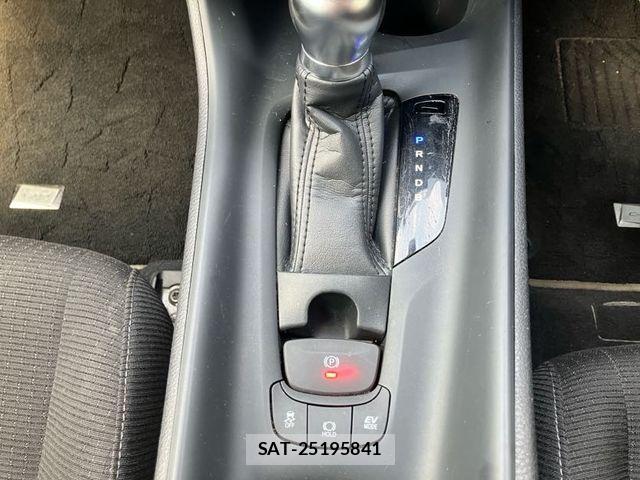 Toyota C-HR 2018-07 7615482-12