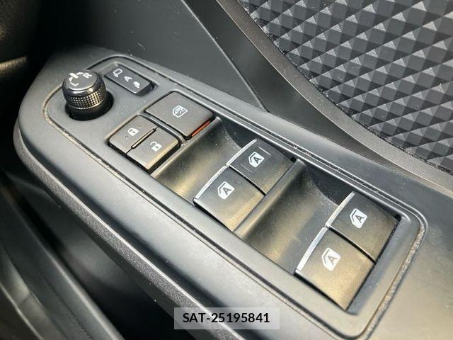 Toyota C-HR 2018-07 7615482-14