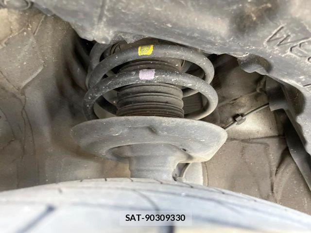 Toyota C-HR 2017-09 7615484-19