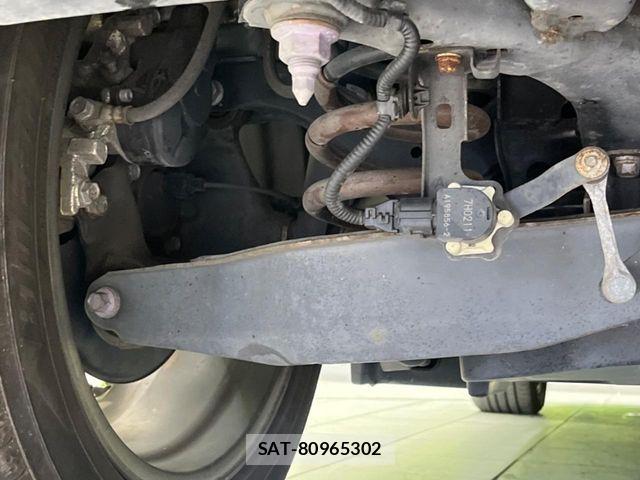 Toyota C-HR 2017-09 7615483-19