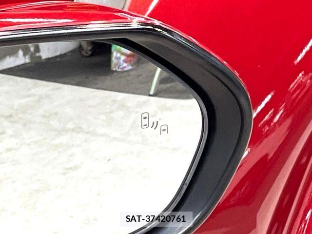 Toyota C-HR 2017-06 7615492-6